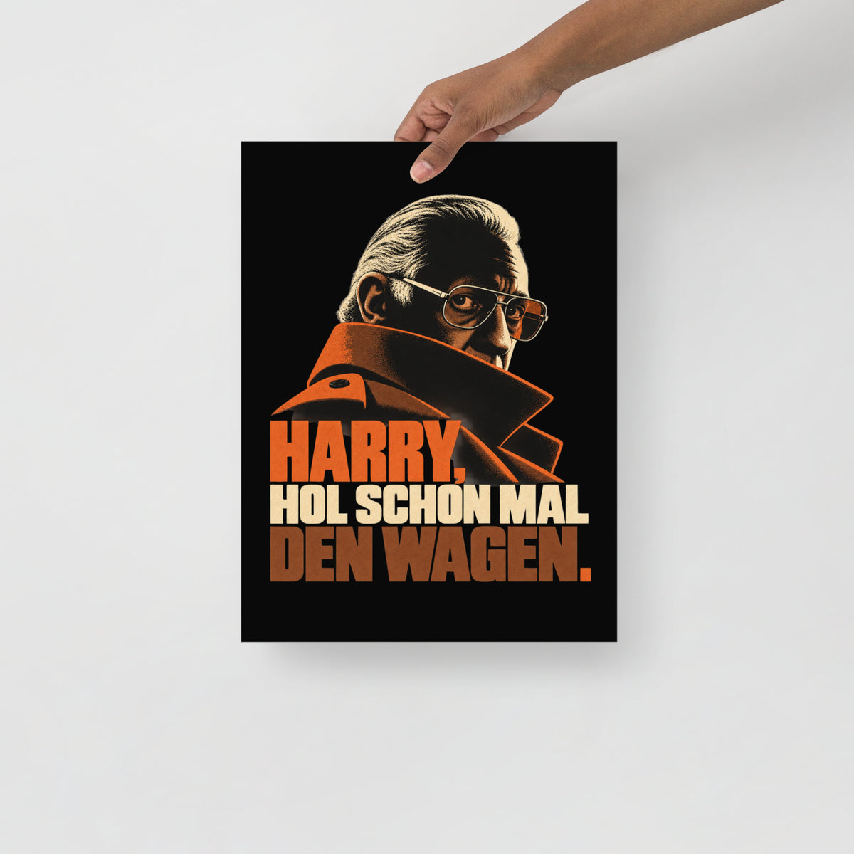Derrick-plakat med portrett av Horst Tappert som Stephan Derrick og teksten «Harry, hol schon mal den Wagen».