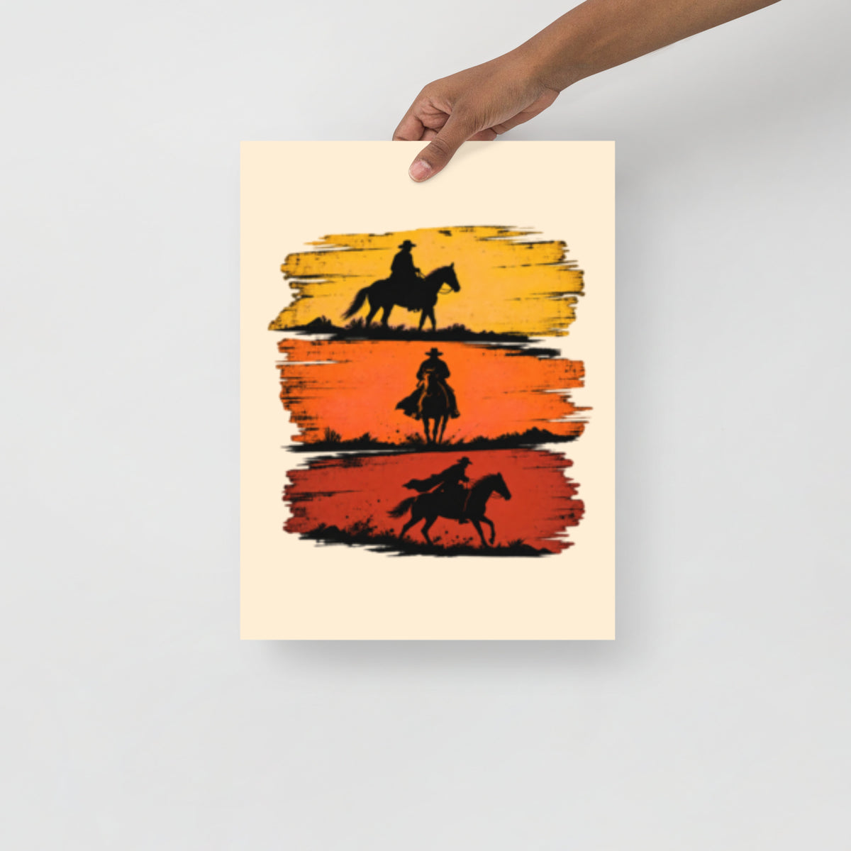Westernplakat med tre silhuetter av cowboyer til hest, fordelt på tre horisontale scener inspirert av det ville vesten og klassiske westernfilmer.