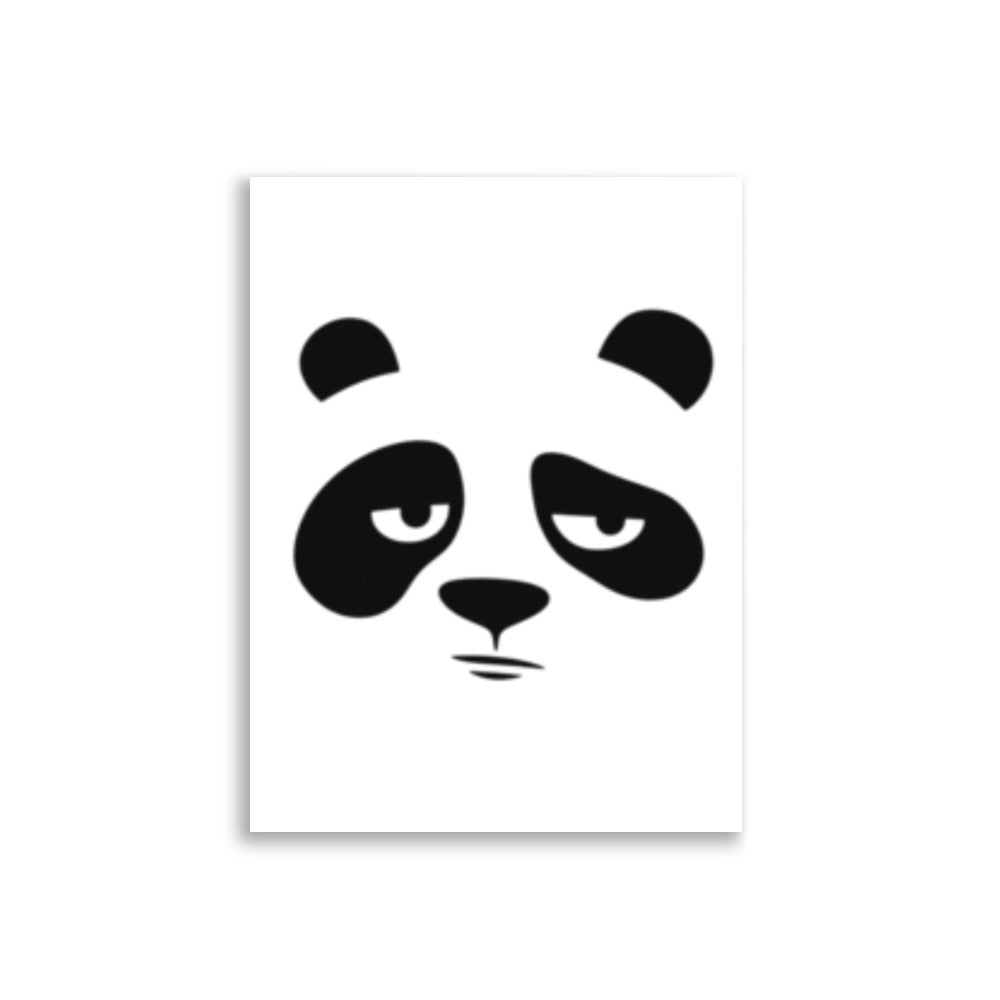 Minimalistisk plakat med et stilisert pandaansikt, halvlukkede øyne og et trøtt, lettere oppgitt uttrykk.