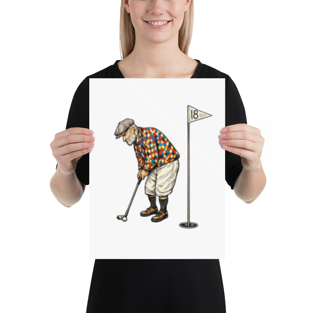Humoristisk golfplakat med en eldre mann i rutete golfgenser, sixpence og golfkølle, ved flagget på hull 18.