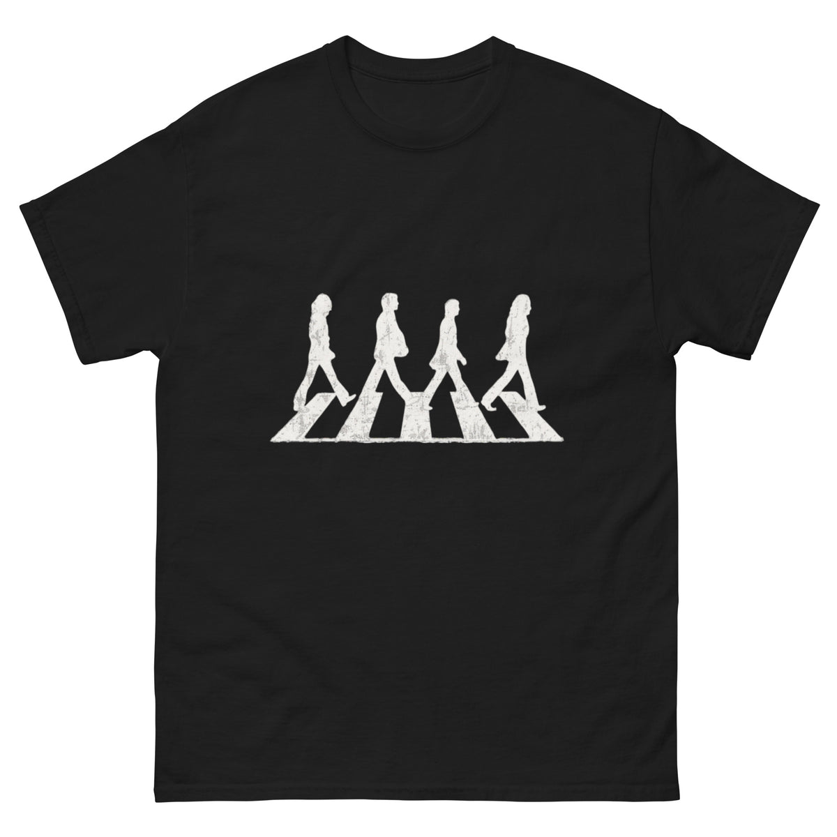 Abbey Road-inspirert T-skjortemotiv med fire hvite, slitte silhuetter som går over et fotgjengerfelt i klassisk retro rockestil.