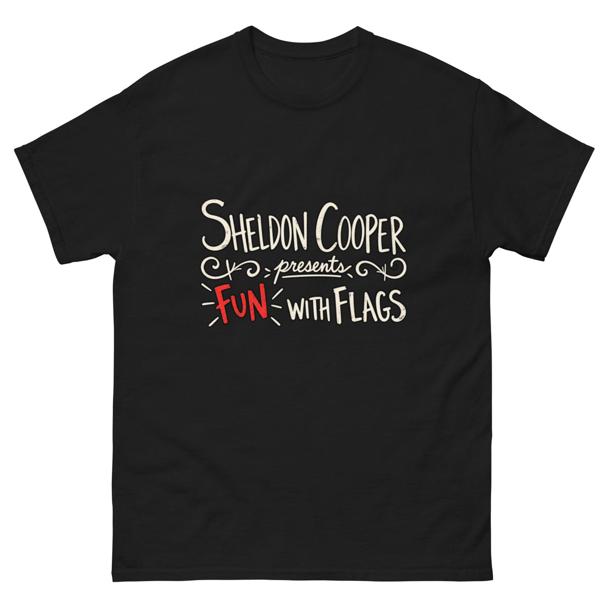 Sheldon Cooper Presents Fun With Flags T-skjorte inspirert av The Big Bang Theory, med kremhvit retrotypografi, svarte konturer og ordet FUN i rødt.