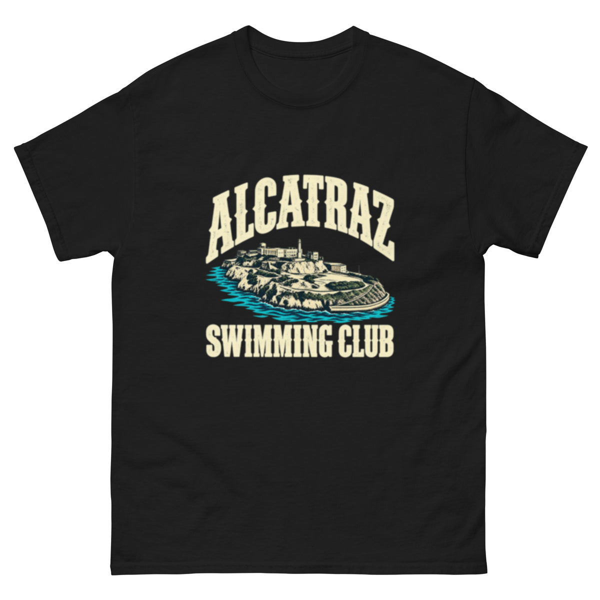 Alcatraz med fengselsbygninger og fyrtårn, sett skrått ovenfra, omgitt av turkise bølger mellom tekstene «Alcatraz» og «Swimming Club».