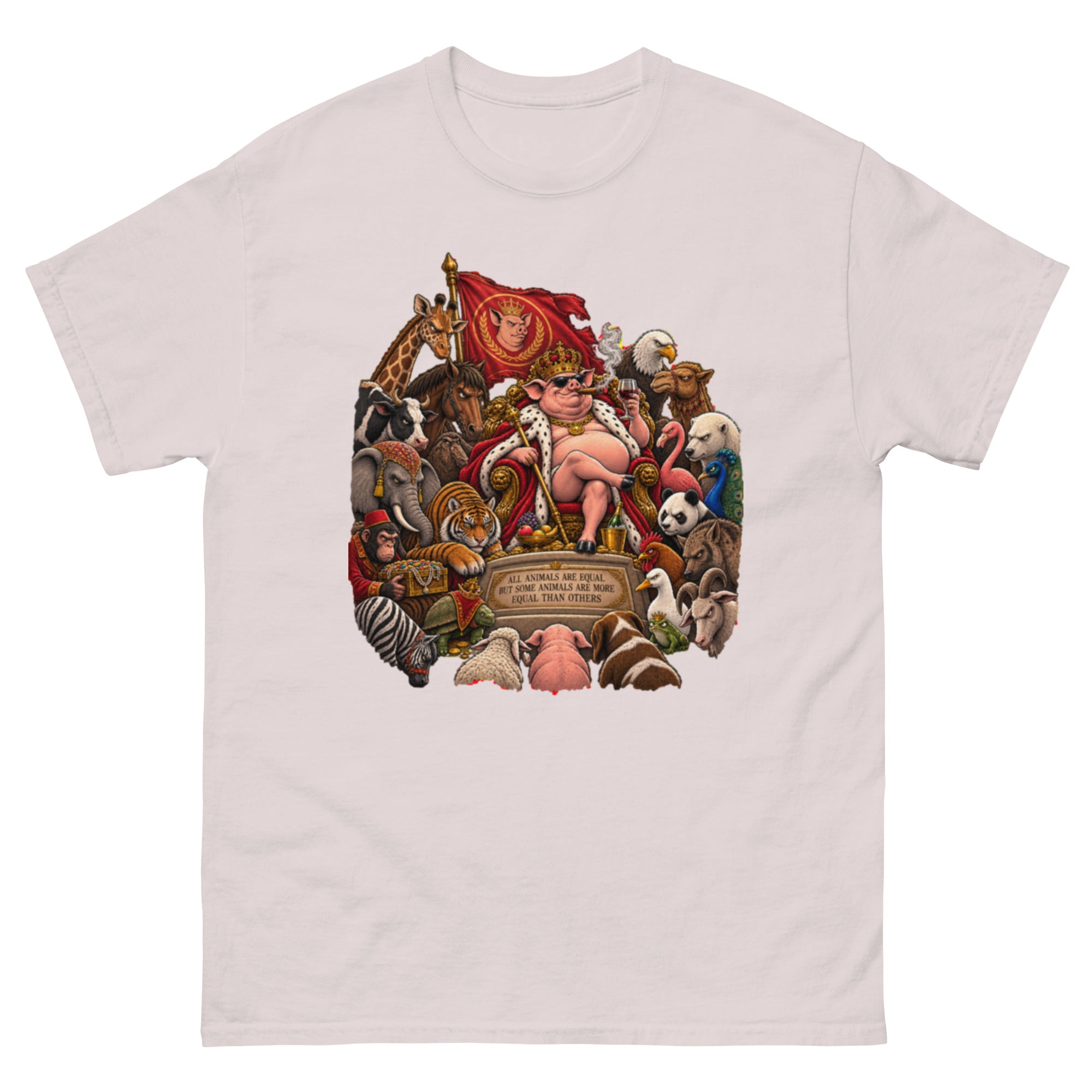 Animal Farm-inspirert t-skjortemotiv med kronet gris på trone omgitt av dyr og teksten «All Animals Are Equal But Some Animals Are More Equal Than Others».