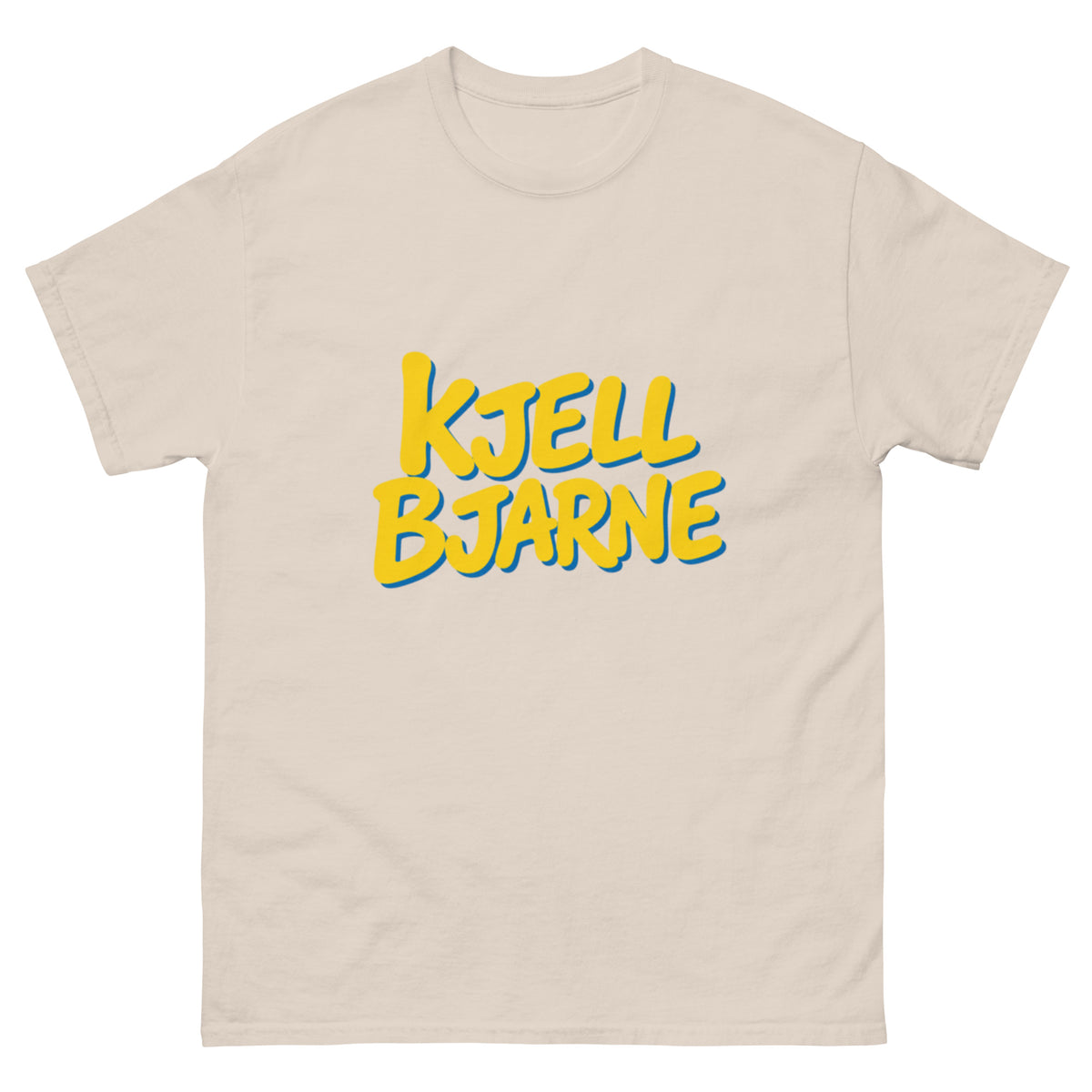 Kjell Bjarne T-skjorte med fargerik retro typografi. En uoffisiell hyllest inspirert av Elling og norsk filmnostalgi.
