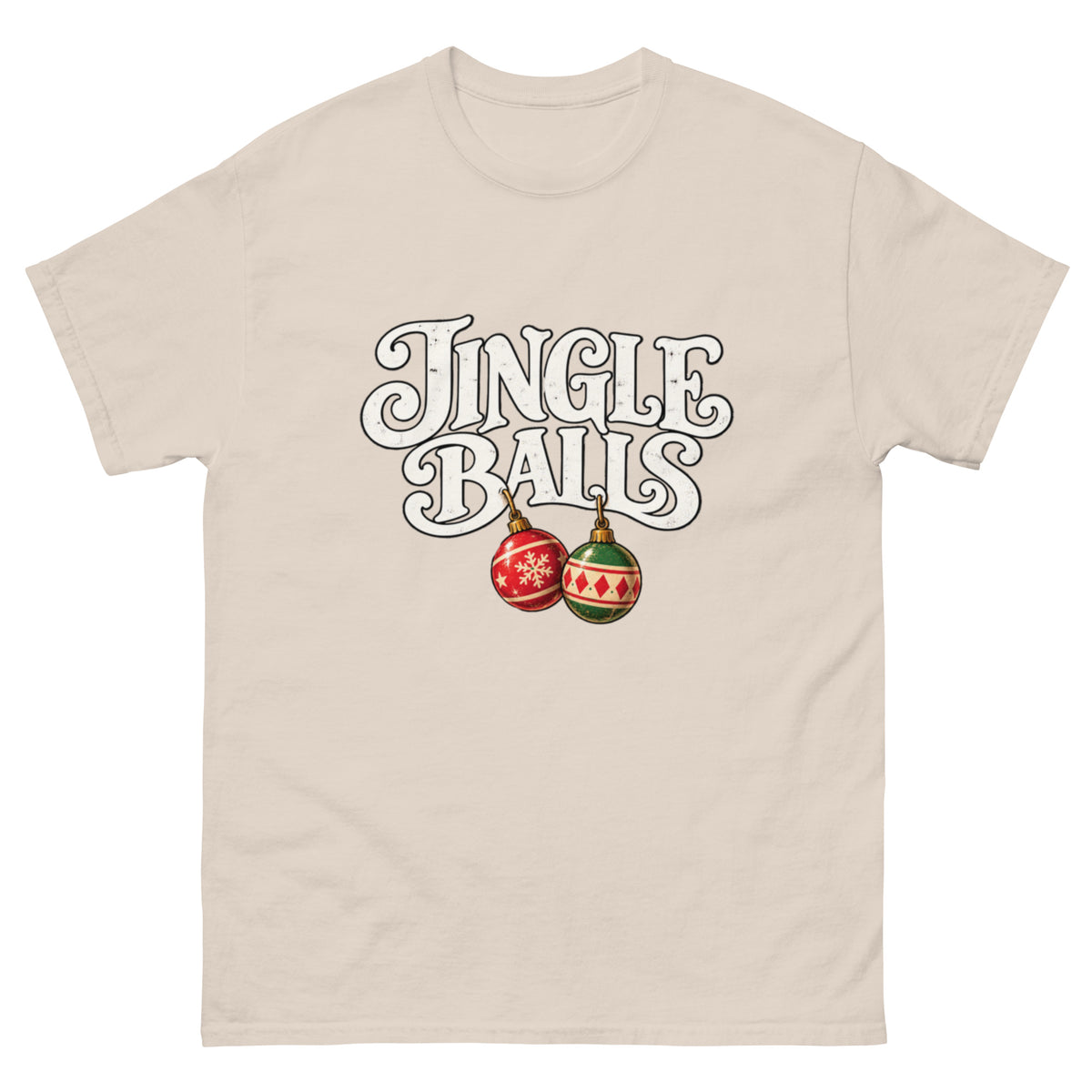 Jingle Balls T-skjorte med store kremhvite retrobokstaver og to hengende julekuler i rødt og grønt, humoristisk julemotiv inspirert av Jingle Bells.