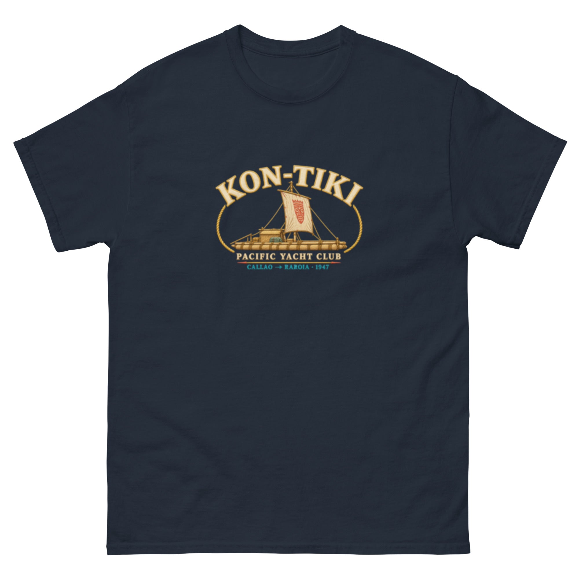 T-skjorte med Kon-Tiki-motiv som Pacific Yacht Club-emblem, med balsaflåten og ruten Callao–Raroia i 1947.

