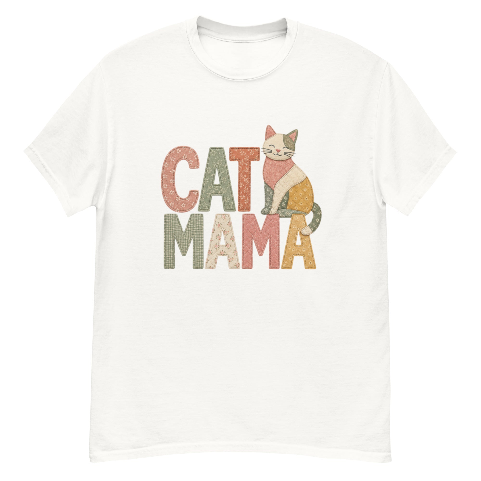 Cat mama t-skjorte med katteinspirert tekst og illustrert katt i myk, hjemmekoselig stil.