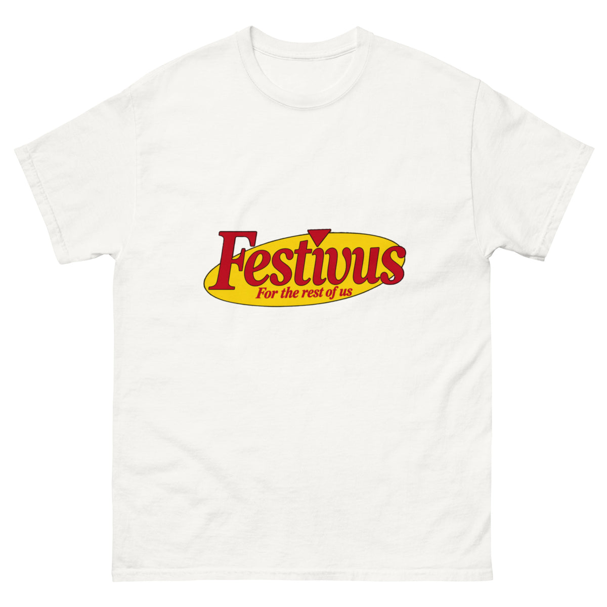 Festivus For the Rest of Us T-skjorte inspirert av Seinfeld, med stor rød Festivus-logo på gul oval bakgrunn og slagordet fra Frank Costanzas julefeiring.